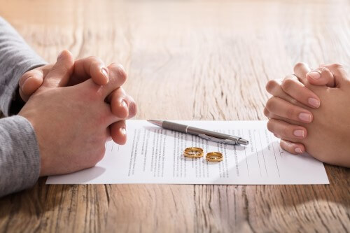 couple getting divorced with the help of a trusted Laredo divorce attorney